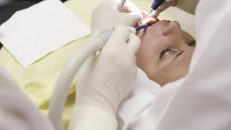 Consulta ortodóntica donde se analiza cómo saber si necesito ortodoncia según mis síntomas