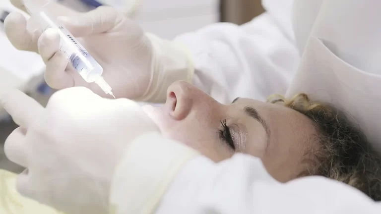 Paciente feliz comenzando tratamiento y confirmando que hay ortodoncia sin dolor en Querétaro